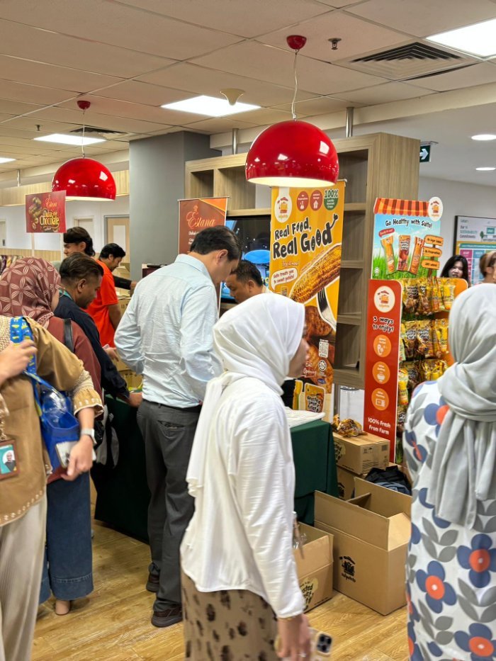 880d6c73-d566-4473-93af-2de3dceeda9e_700x933