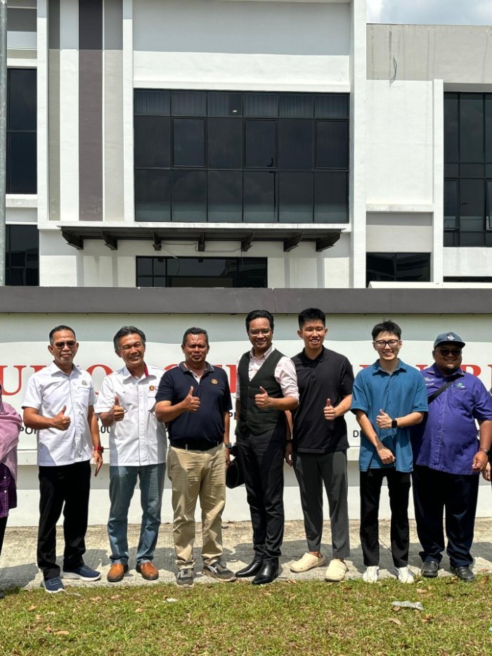 e02469de-e744-4549-a76e-b9a217bbd800_700x933